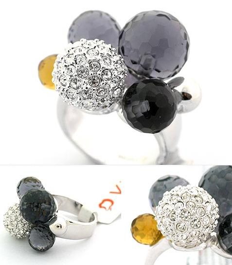 LUXURY BLACK SWAROVSKI CRYSTALS COCKTAIL RING